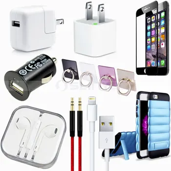 Una imagen de  uchos accesorios para teléfonos móviles. Un cargador, un cable de carga, unos auriculares con cable y otros inalámbricos, anillos para sujetarlos con el dedo y fundas para tu movil